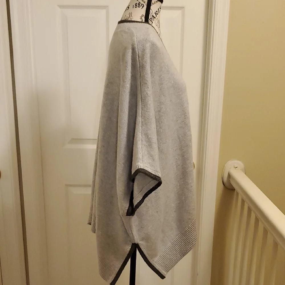 Gray V-Neck Women's Poncho- Chicos Size L/XL - Picture 3 of 5